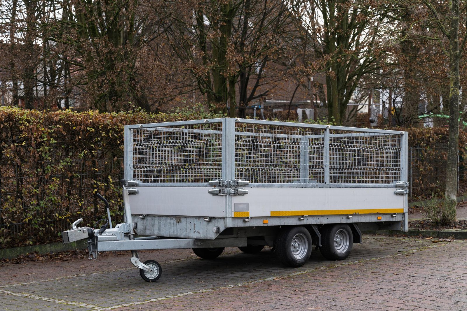 Trailers tracking and management