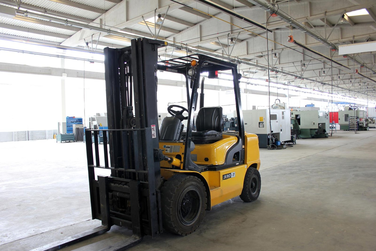 Forklifts tracking and management