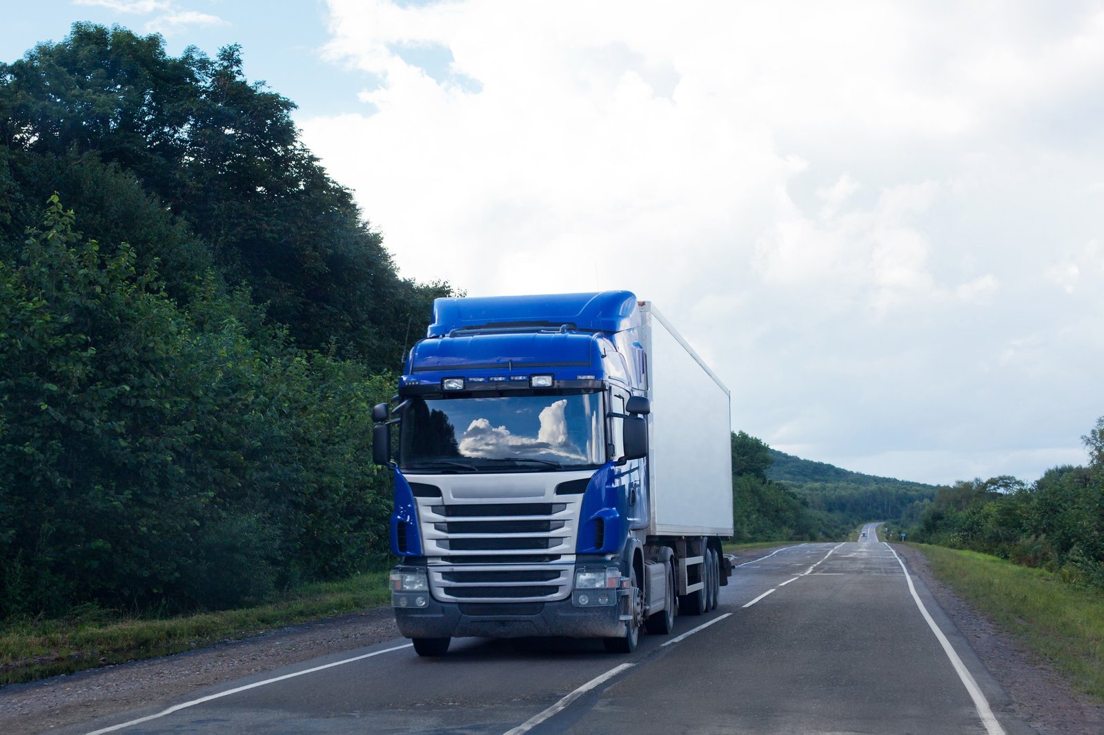 Trucks tracking and management